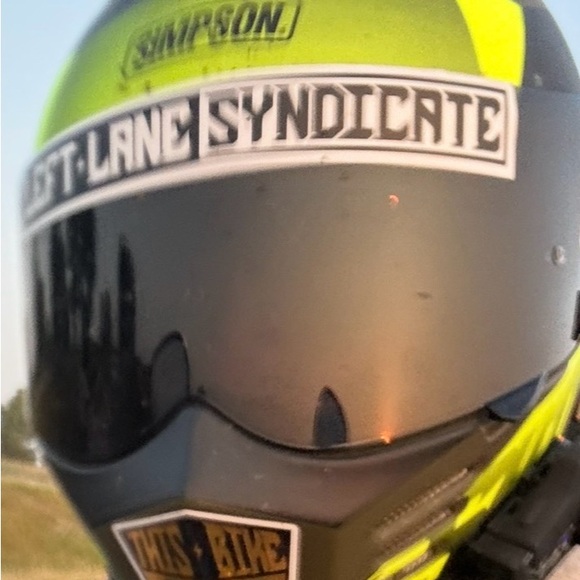 Simpson Helmet - Picture 4 of 4